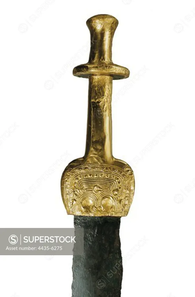 Argaric sword. 1500 -700 BC. Gold hilt. Celtic art. Jewelry. SPAIN. MADRID (AUTONOMOUS COMMUNITY). Madrid. National Museum of Archaeology.