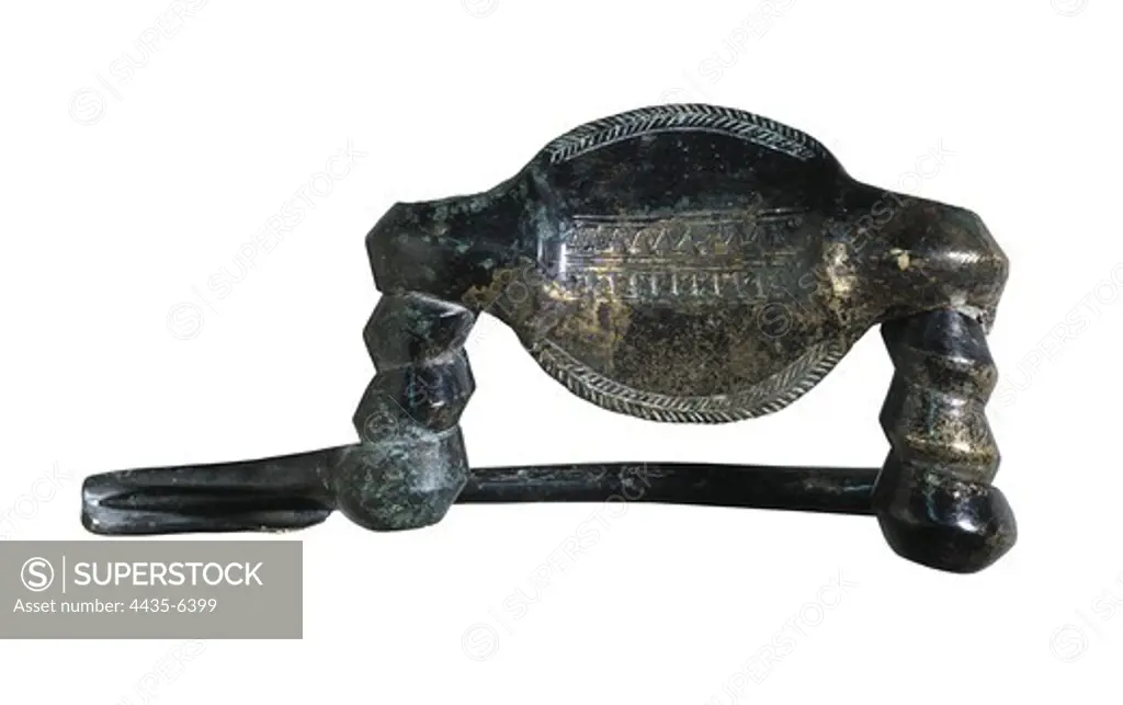Double springed fibula. Iron Age. Decorative Arts. SPAIN. CASTILE AND LEON. Burgos. Burgos Museum. Proc: SPAIN. CASTILE AND LEON. BURGOS. Merindad del ro Ubierna. Ubierna.