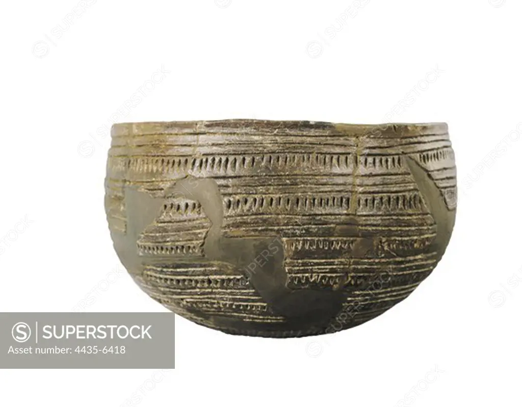 Bell Shaped Vase from Cueva de Toralla. 2200 -1800 BC. Eneolithic. Ceramics. SPAIN. CATALONIA. BARCELONA. Barcelona. Archaeology Museum of Catalonia. Proc: SPAIN. CATALONIA. LLEIDA. La Pobla de Segur.
