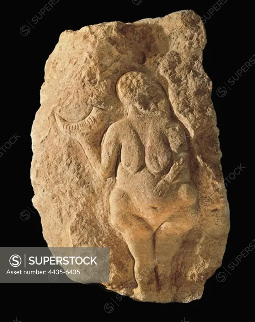 Venus of Laussel. 25 mil. -18 mil. BC. Venus holding a horn. Upper Paleolithic. Solutrean. Relief on rock. FRANCE. AQUITAINE. GIRONDE. Bordeaux. MusŽe d'Aquitaine (Aquitaine Museum). Proc: FRANCE. AQUITAINE. LOT-ET-GARONNE. Laussel Cave.