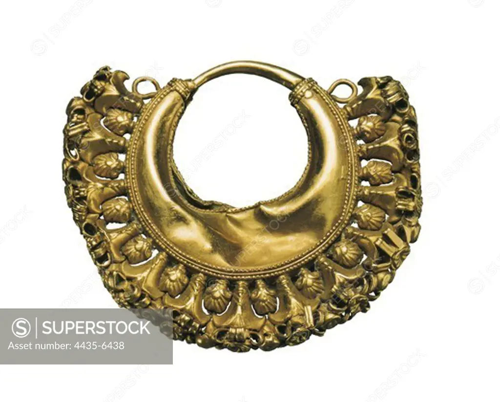 Treasure of Aliseda. 7th c. BC. Gold earring. Tartessian art. Jewelry. SPAIN. MADRID (AUTONOMOUS COMMUNITY). Madrid. National Museum of Archaeology. Proc: SPAIN. EXTREMADURA. CACERES. Aliseda.