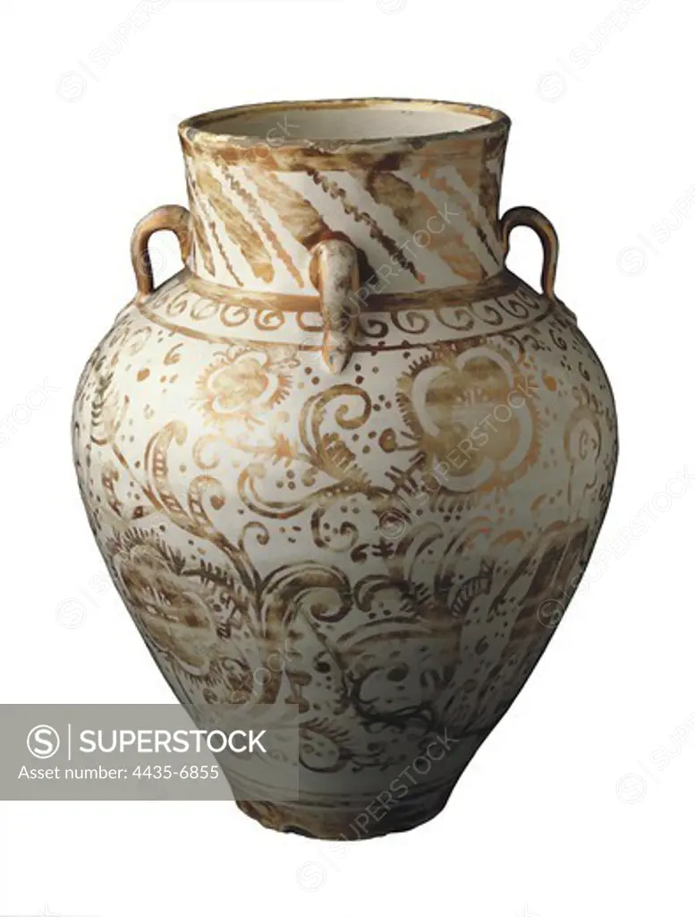 Jar with four handles (17th c.). Baroque art. Ceramics. SPAIN. CATALONIA. Barcelona. Barcelona Ceramics Museum. Proc: SPAIN. VALENCIAN COMMUNITY. VALENCIA. Manises.