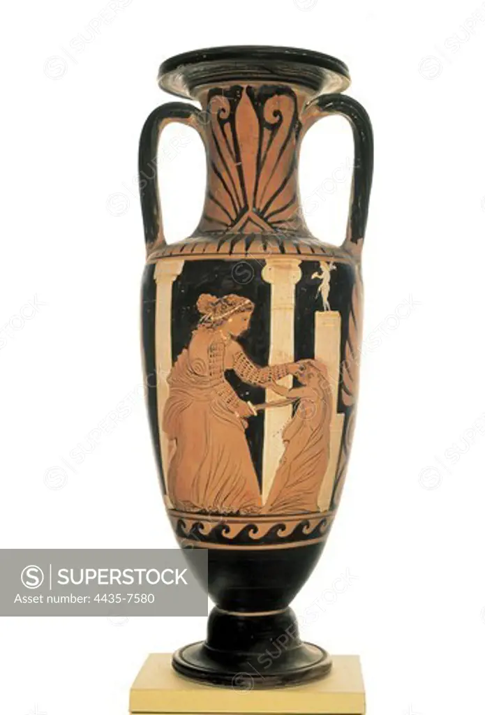 Red-figure amphora with neck. ca.  330 BC. Red-figure representation. Greek art. Ceramics. FRANCE. ëLE-DE-FRANCE. Paris. Louvre Museum. Proc: ITALY. CAMPANIA.