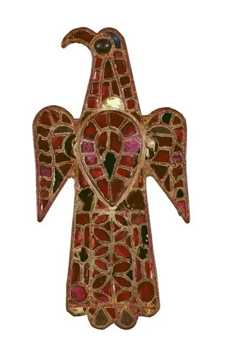 Eagle-shaped Visigothic fibula, 6th century. Bronze and glass paste by the cloisonn_ technique. Comes from Alovera (Guadalajara). Visigothic art. Jewelry. SPAIN. MADRID (AUTONOMOUS COMMUNITY). Madrid. National Museum of Archaeology. Proc: SPAIN. CASTILE-LA MANCHA. GUADALAJARA.