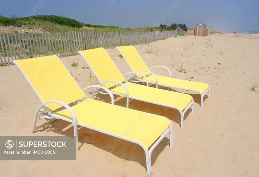 USA, Rhode Island, Westerly, Yellow deck chairs along beach