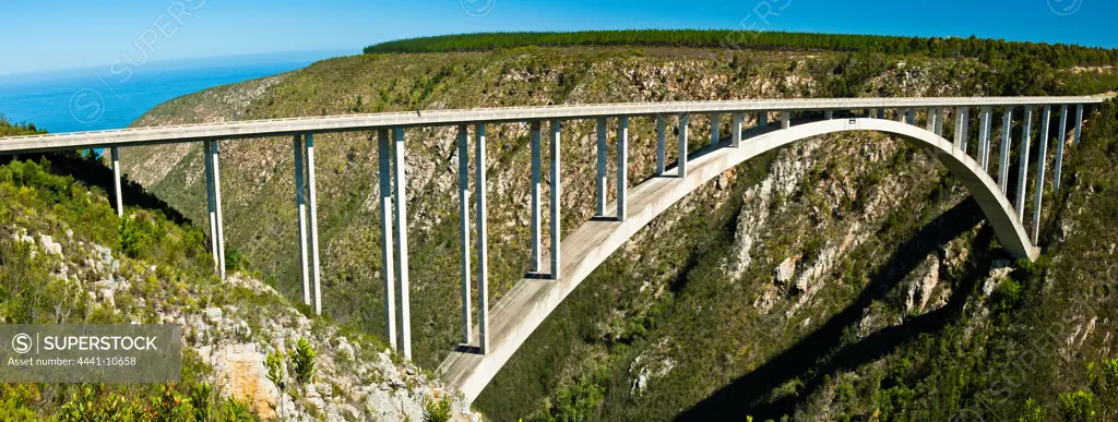 Bloukrans River Bridge, home  to the highest bungee (bungy) jump in the world. Eastern Cape / Western Cape. South Africa