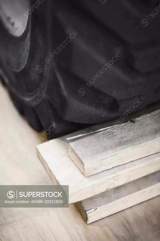 Tyre and boards