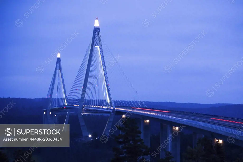 The bridge of Uddevalla in darkness