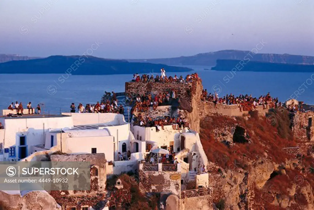 Tourists looking at the sunset, Kastro, Oia, Santorin, Cyclades, Greece, Europe