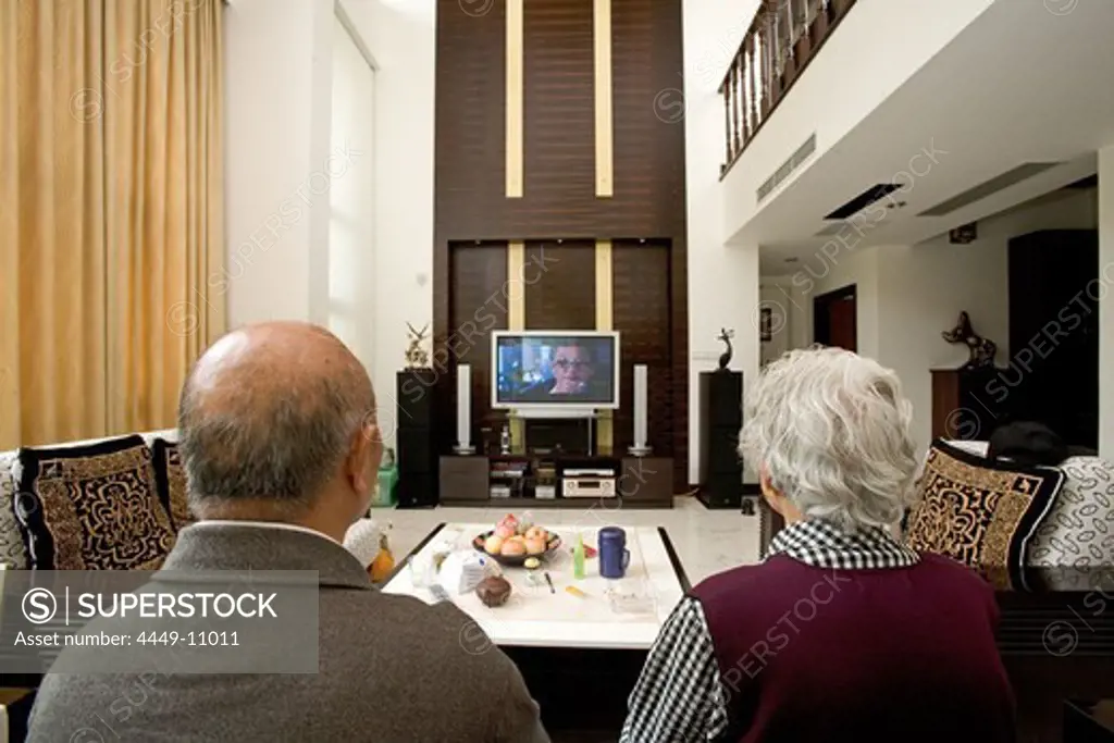 old couple in modern villa, old couple with big TV screen, living room, luxury apartment, western Shanghai, interieur, private house, interior, new suburb