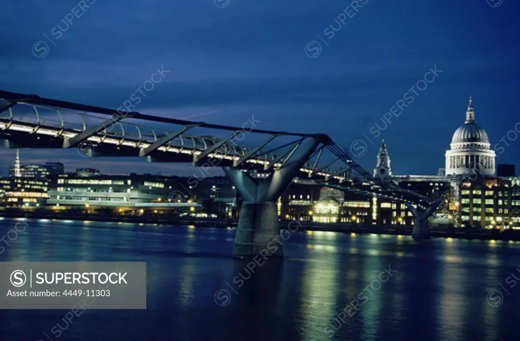 River Thames, Millenium Bridge and St. Paul´s Cathedral at night, London, England