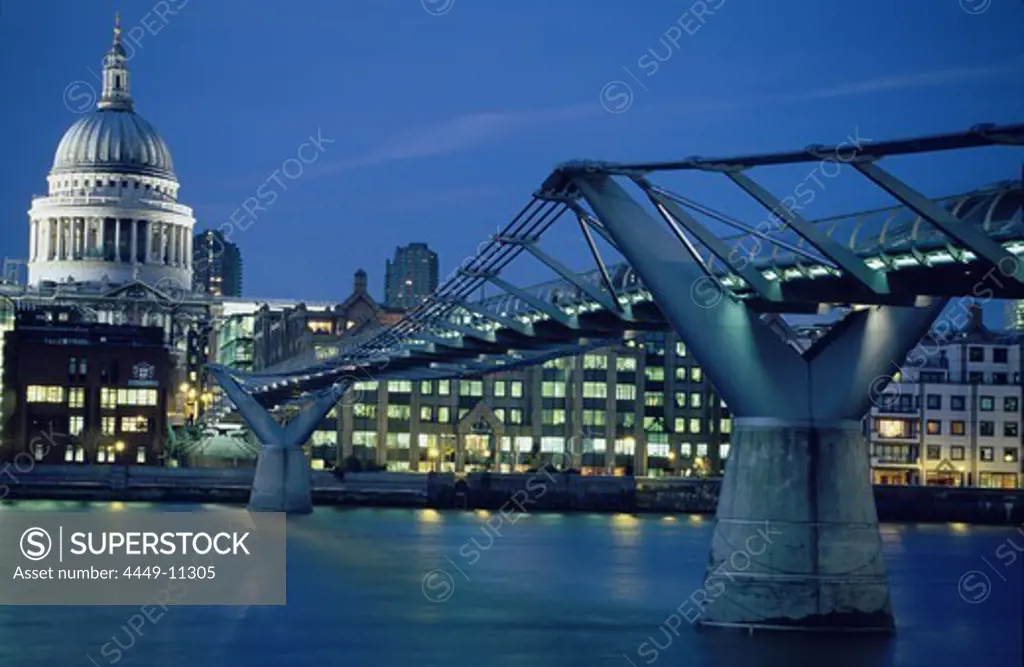 River Thames, Millenium Bridge and St. Paul´s Cathedral at night, London, England
