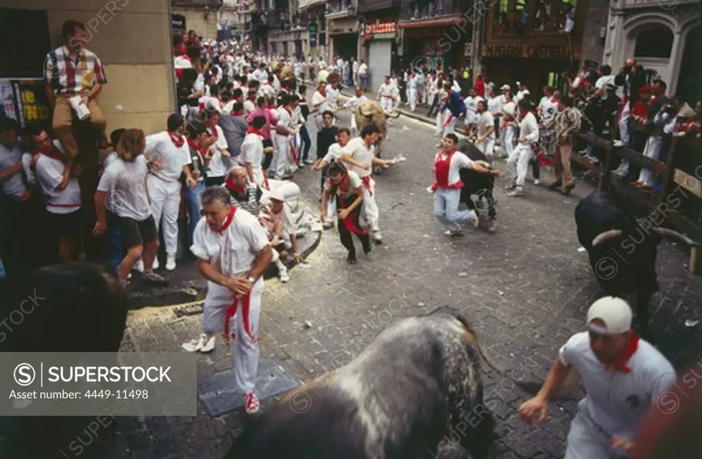 Bull running.Encierro-Mercaderes, Estafeta, Fiesta de San Fermin, Pamplona, Navarra, Spain