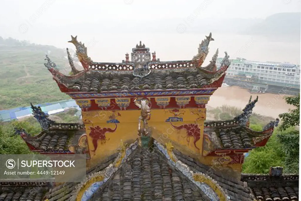 Pavilion Roof & MV Victoria Queen, Victoria Cruises, Yangtze River, Shibaozhai, China
