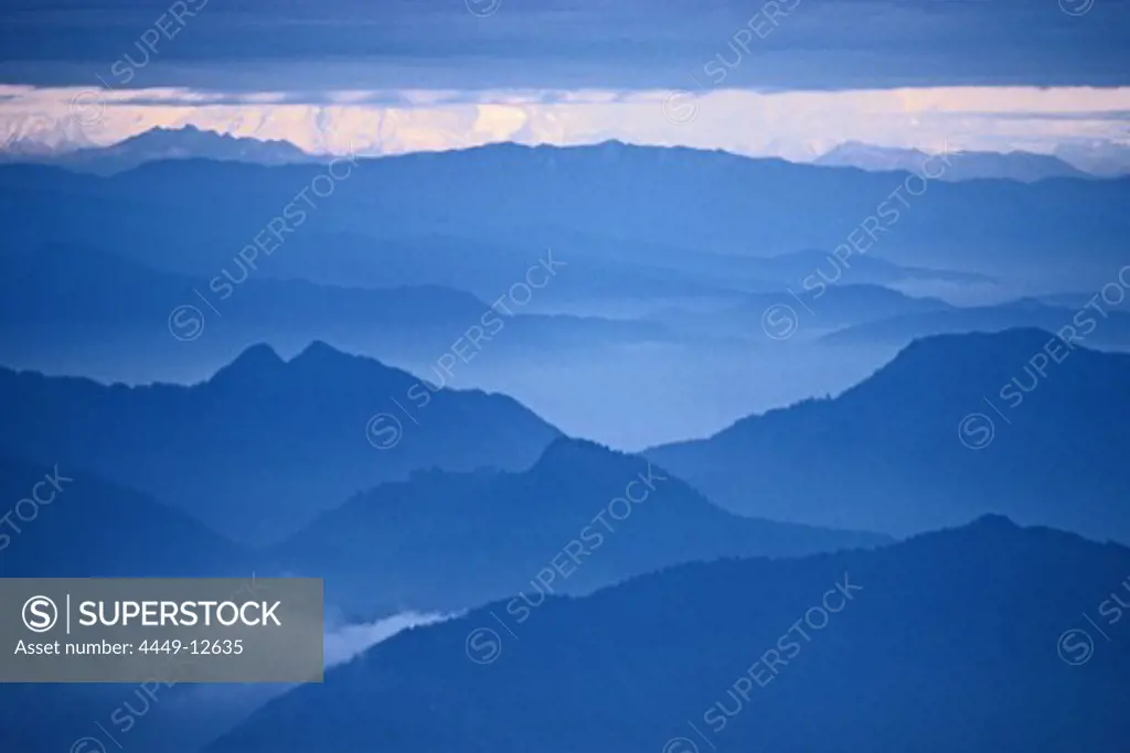 viewing platform near Jinding monastery, misty clouds, summit of Emei Shan mountains, World Heritage Site, UNESCO, China, Asia