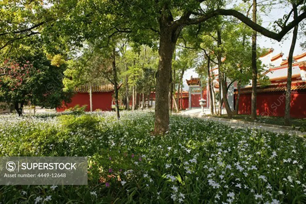 Temple Garden, red monastery wall, Taoist Heng Shan south, Hunan province, Hengshan, Mount Heng, China, Asia