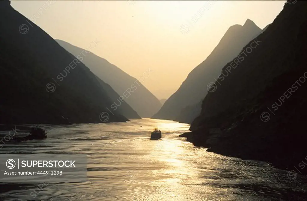 Stream at Wu gorge in the evening light, Yangtsekiang, China, Asia