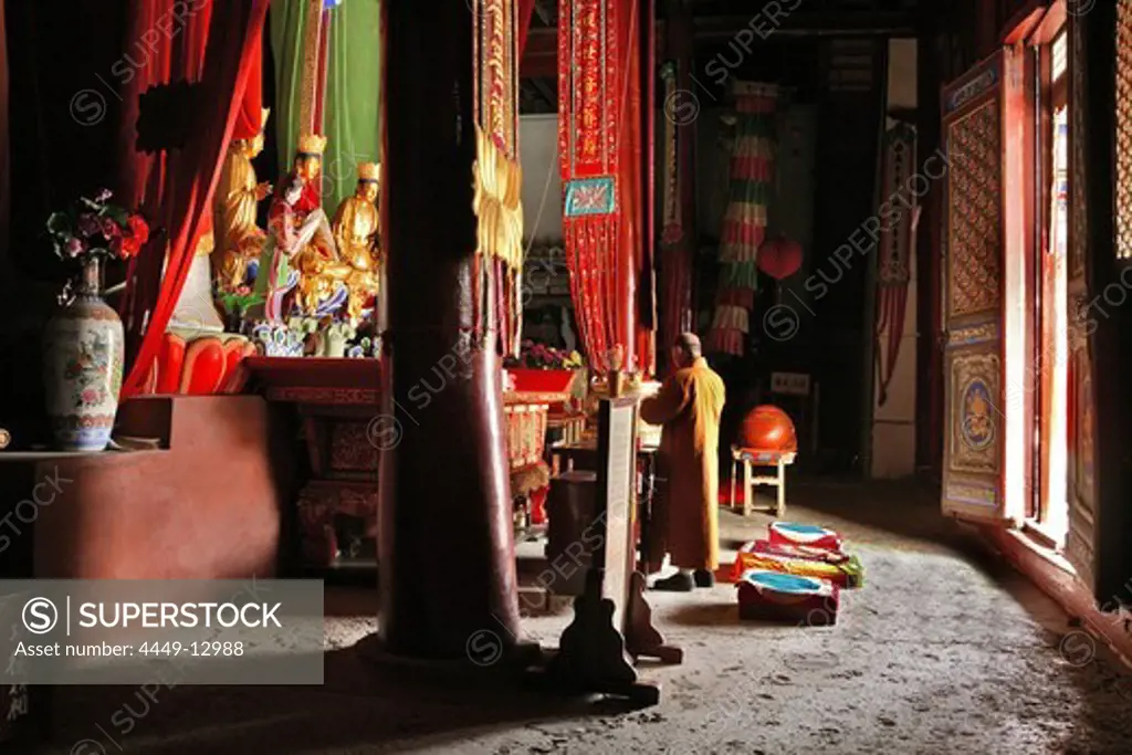 Monk in Jinge Temple, Mount Wutai, Wutai Shan, Five Terrace Mountain, Buddhist Centre, Shanxi province, China