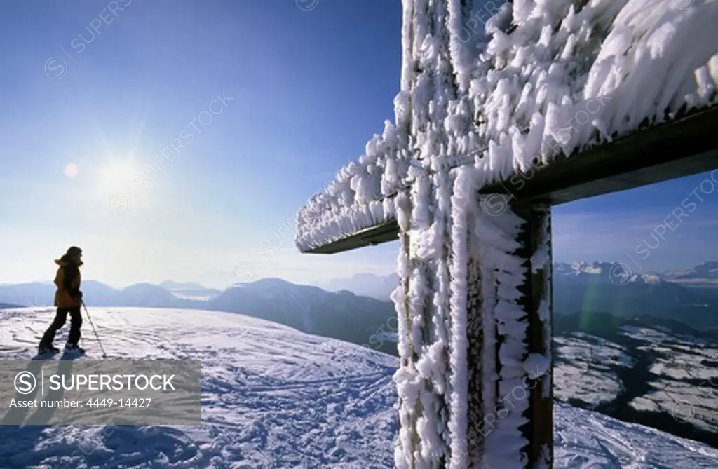 Cross on summit of Schlenken with rime ice, view to Berchtesgaden range, Salzkammergut, Salzburg, Austria