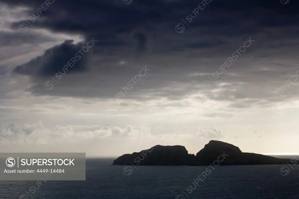 View from St. Finians Bay to Puffin Island, Ring of Kerry, Ireland, Europe