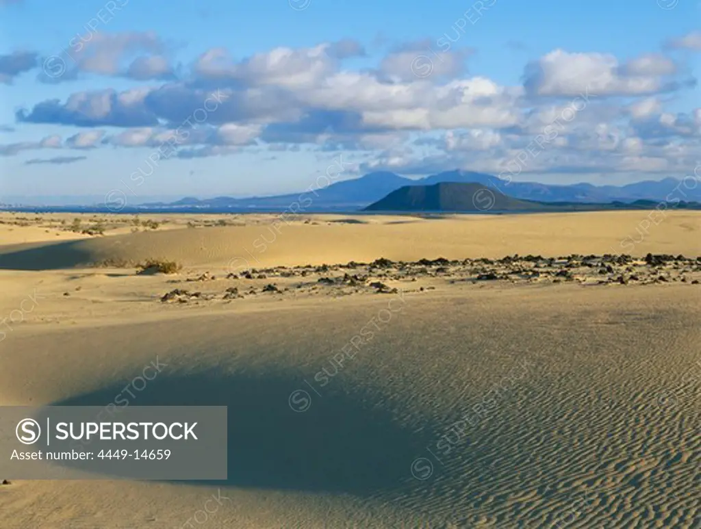 View on Lanzarote and Lobos Island with extinct volcanos, Dunes of Corrajelo, shifting sand dunes, natural park, Fuerteventura, Canary Islands, Atlantic Ocean, Spain