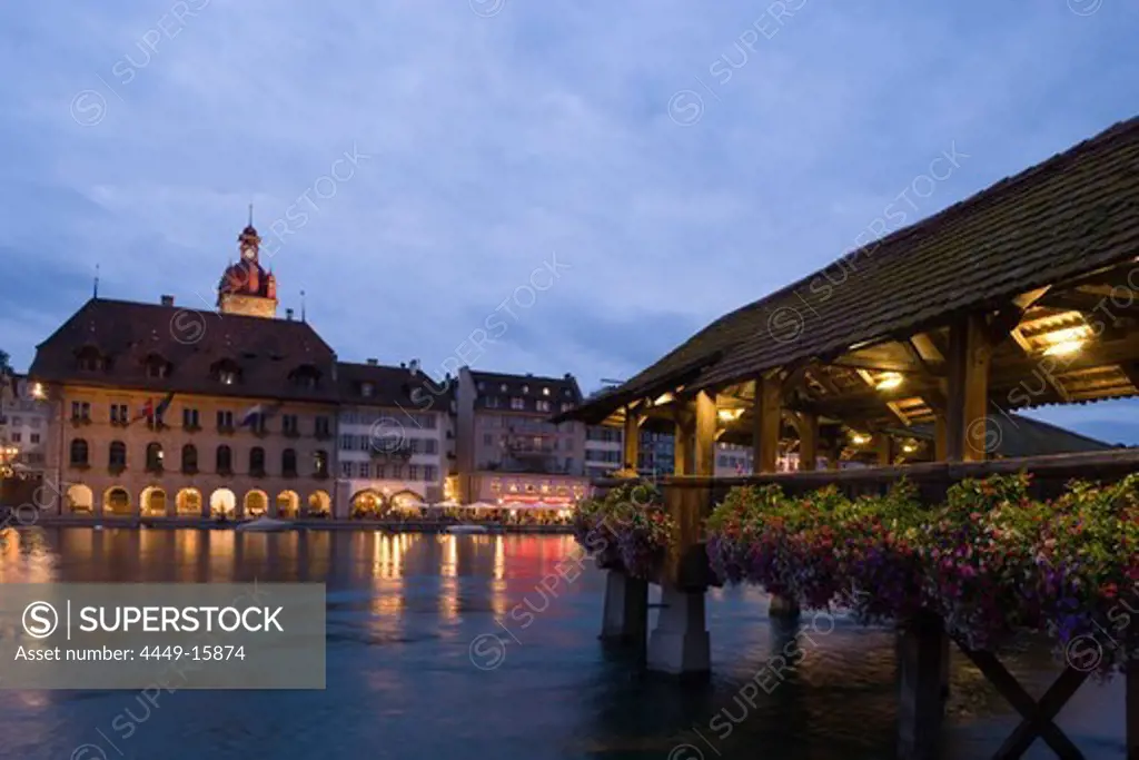 View over river Reuss with Kapellbruecke (chapel bridge, oldest covered bridge of Europe) to city hall in the evening, Lucerne, Canton Lucerne, Switzerland