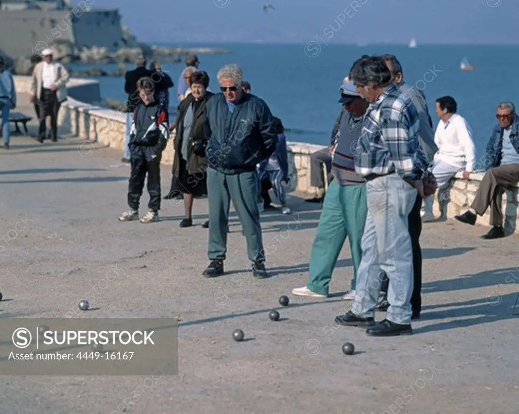 Boule player, Oldtown, Antibes, French Riviera, France
