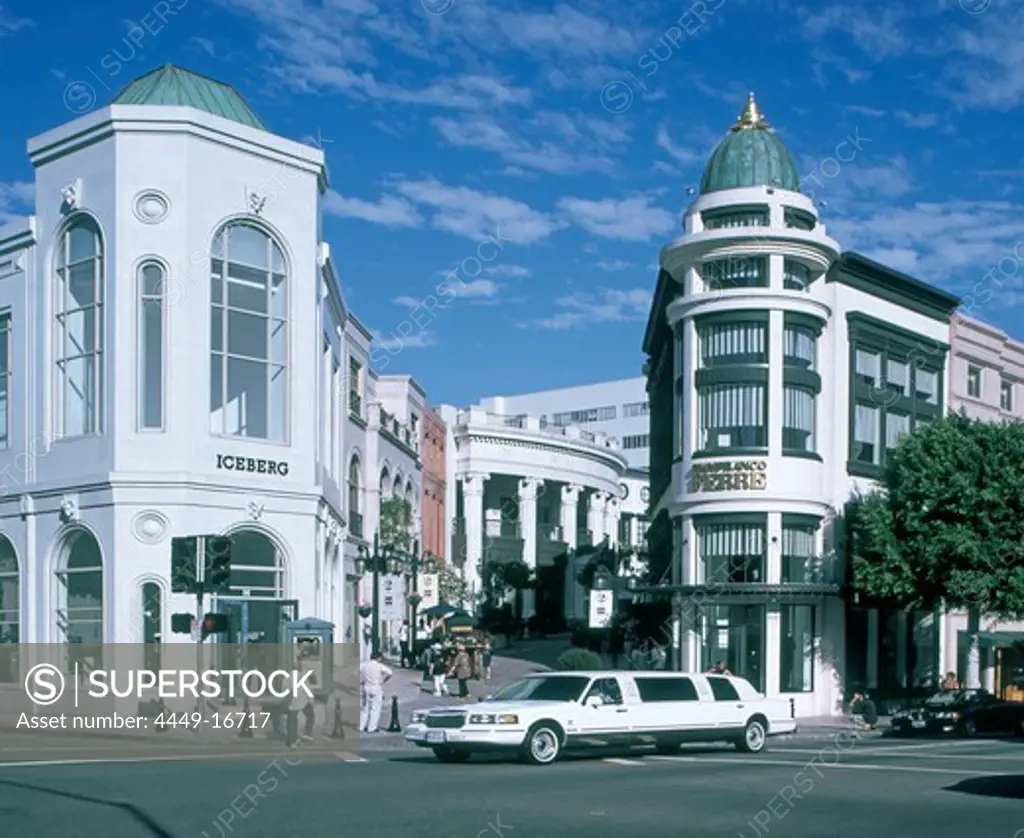 USA, Los Angeles, Beverly Hills, Rodeo Drive, stretch limousine