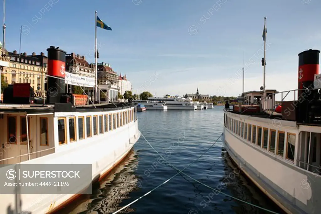 Djurgarden ferries, Nybroviken Harbor, Oestermalm, Stockholm, Schweden