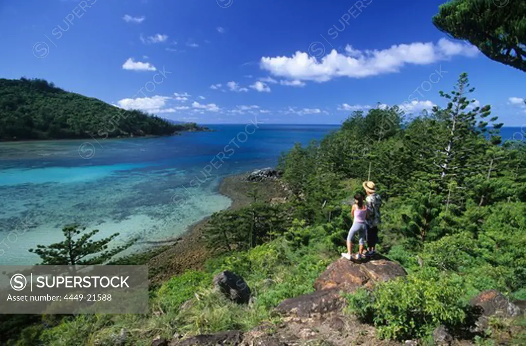 People enjoying the view over Dinghy Bay on Brampton Island, Whitsunday Islands, Great Barrier Reef, Australia