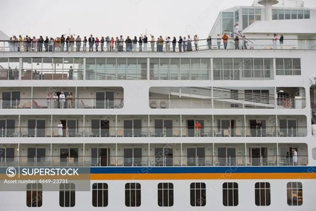 Passengers on cruiseship MS Europa (Hapag-Lloyd Cruises), Venice, Veneto, Italy