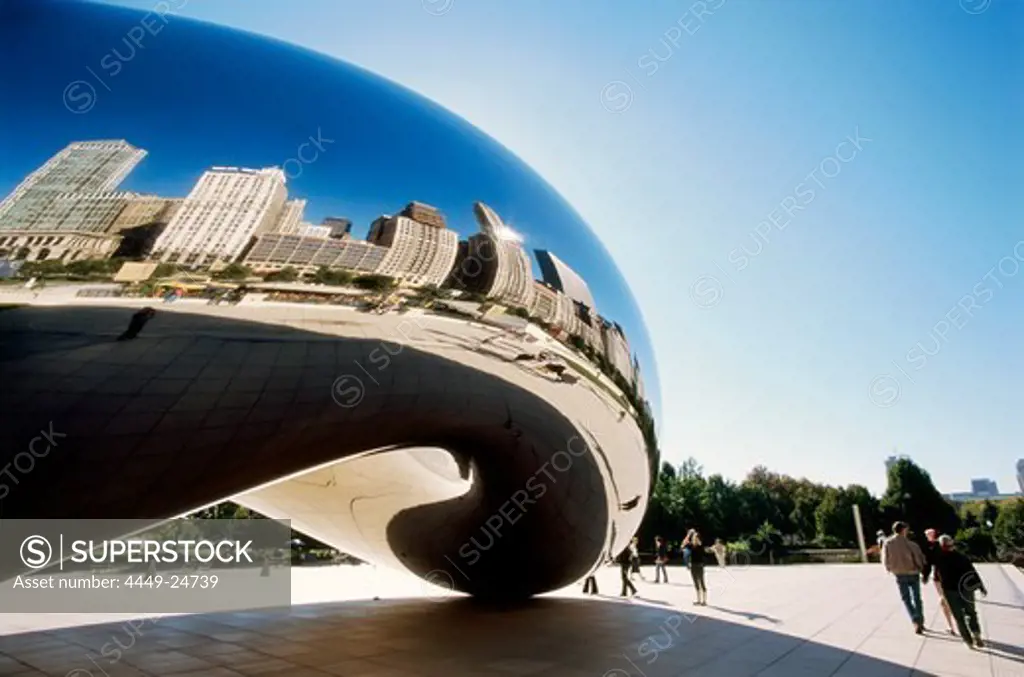 Artwork Cloud Gate of Anish Kapoor at Millenium Park, Chicago, Illinois, USA