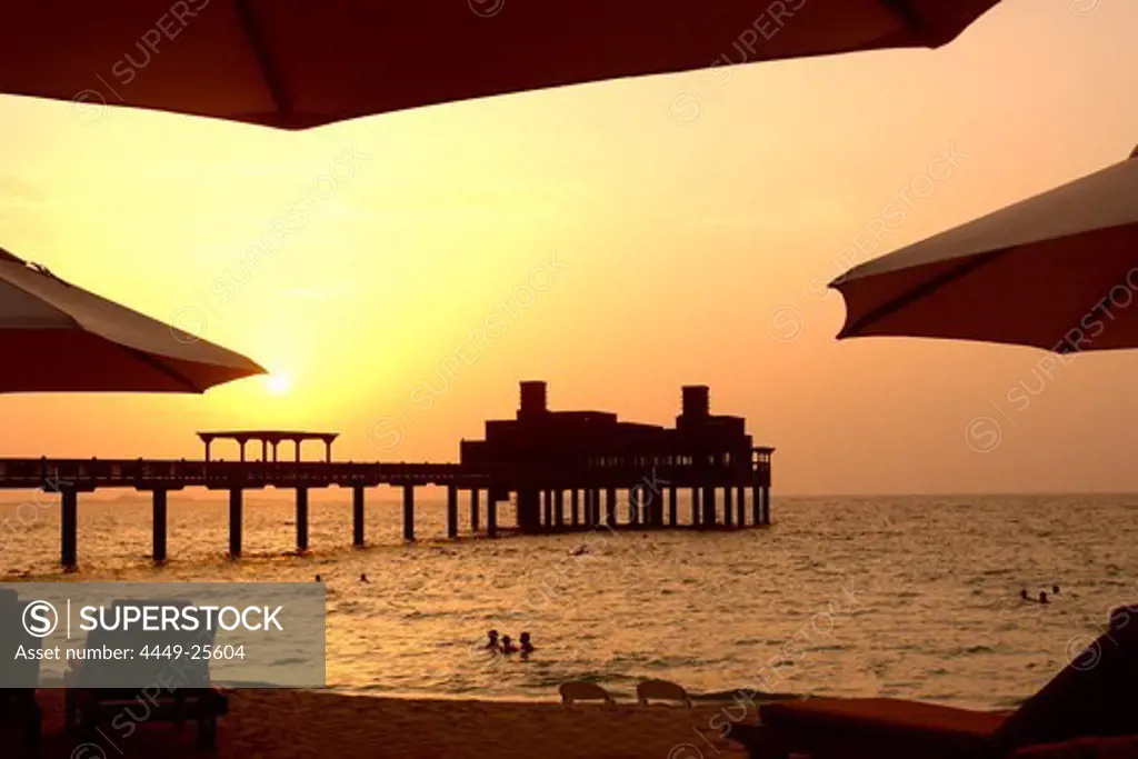 People bathing, view at Al Qasr Hotel Pier Restaurant in the evening, Dubai, United Arab Emirates, UAE