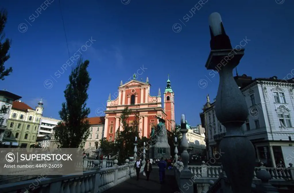 The historic old city of Ljubljana with Franciscan Church of the Annunciation and monument, Ljubljana, Slovenia