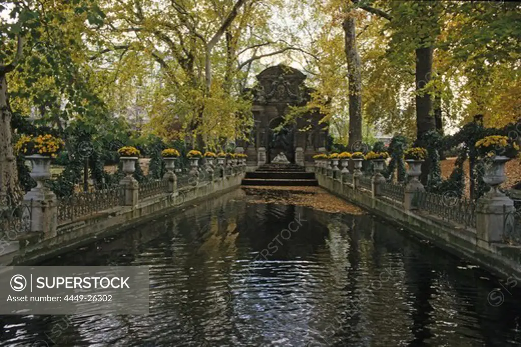 Fontaine Medici, Jardin du Luxembourg, largest public park in Paris, 6e Arrondissement, Paris, France