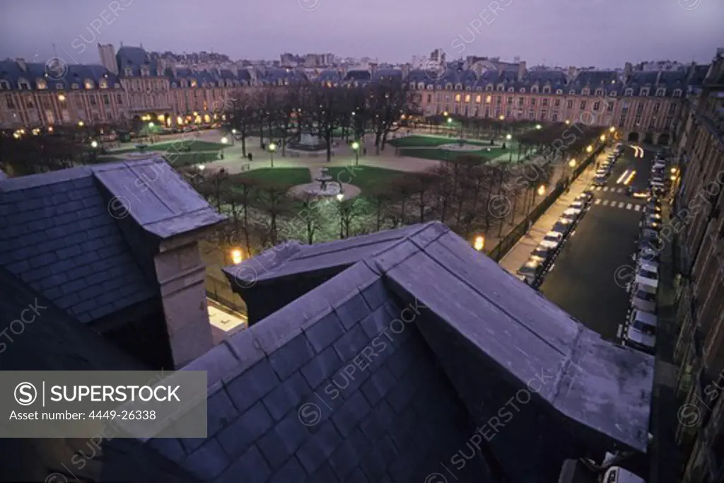 View over dormers onto Place des Vosges in the evening, Marais, 4. Arrondissement, Paris, France, Europe