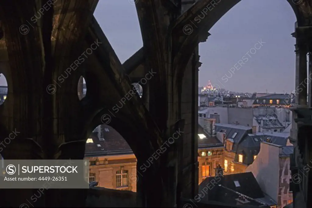 View through gothic counterfort of church Saint Eustache in the evening, 1. Arrondissement, Paris, France, Europe