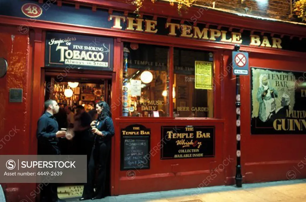People at the entrance of the Temple Bar, Temple Bar District, Dublin, Ireland, Europe