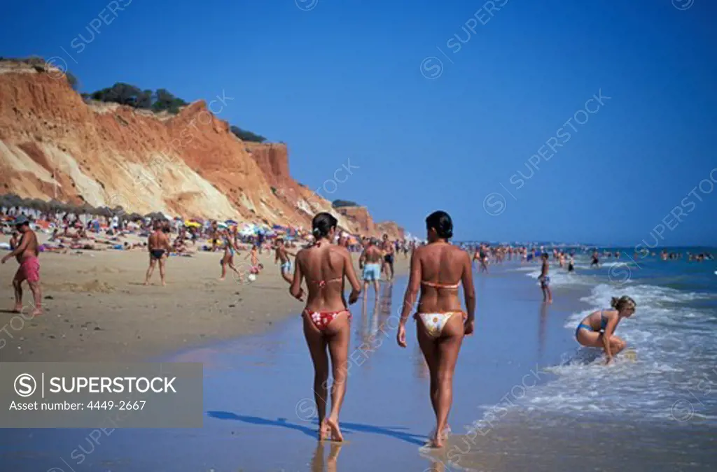 People on the beach, Praia Falesia, near Albufeira, Algarve, Portugal, Europe