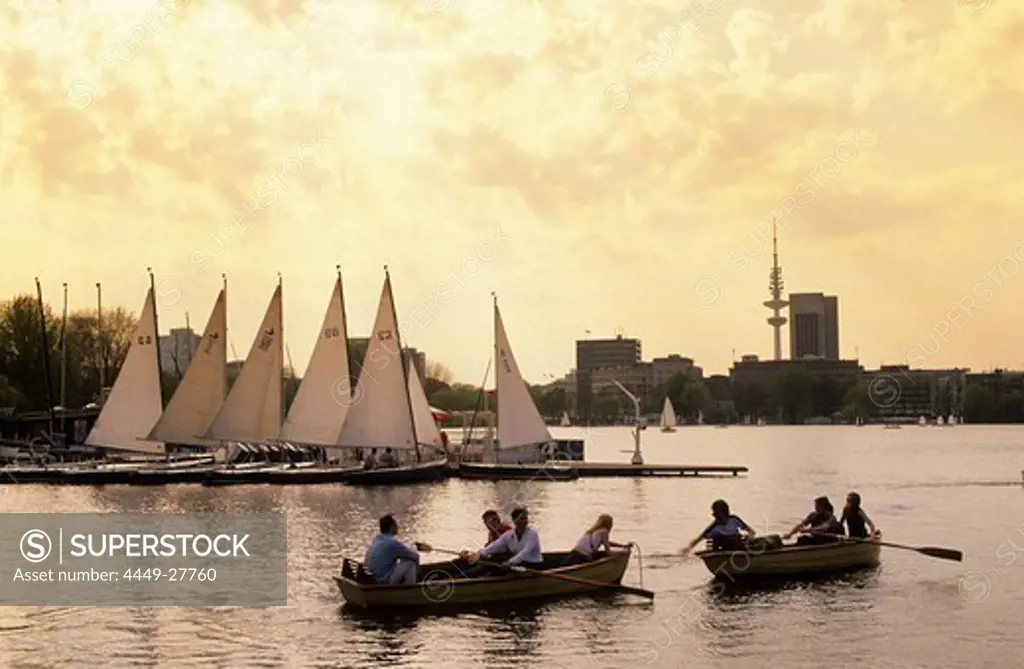 Europe, Germany, Hamburg, people rowing on the Aussenalster