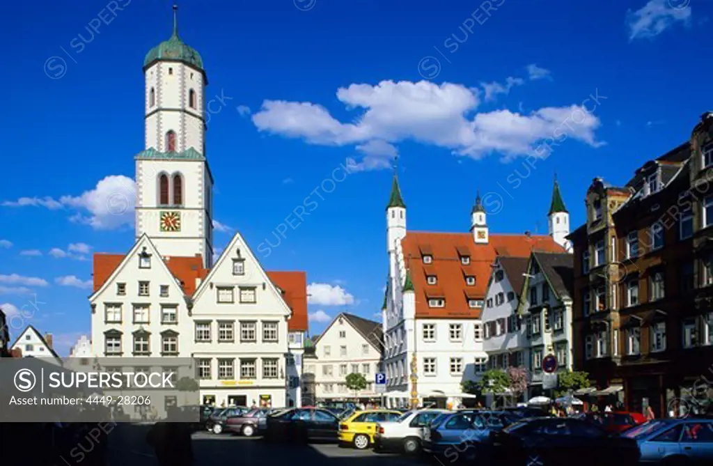 Europe, Germany, Baden-Wuerttemberg, Biberach an der Riss, market square and St. Martin's Church