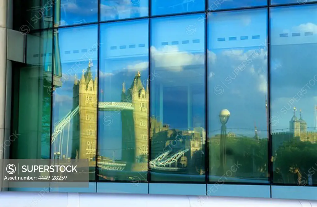 Europe, Great Britain, England, London, reflection of the Tower Bridge on a facade