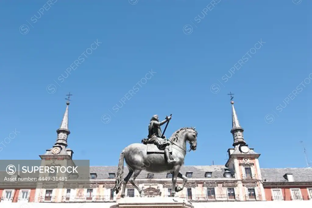 Equestrian statue of Philip III, Casa de la Panaderia with painted facade in the background, used to house the offices of the bakers guild, Plaza Mayor, Madrid, Spain