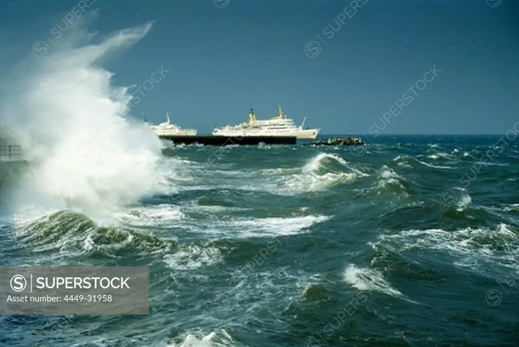 Waves at landing stage and ships on the sea, Helgoland island, North Friesland, North Sea, Schleswig-Holstein, Germany