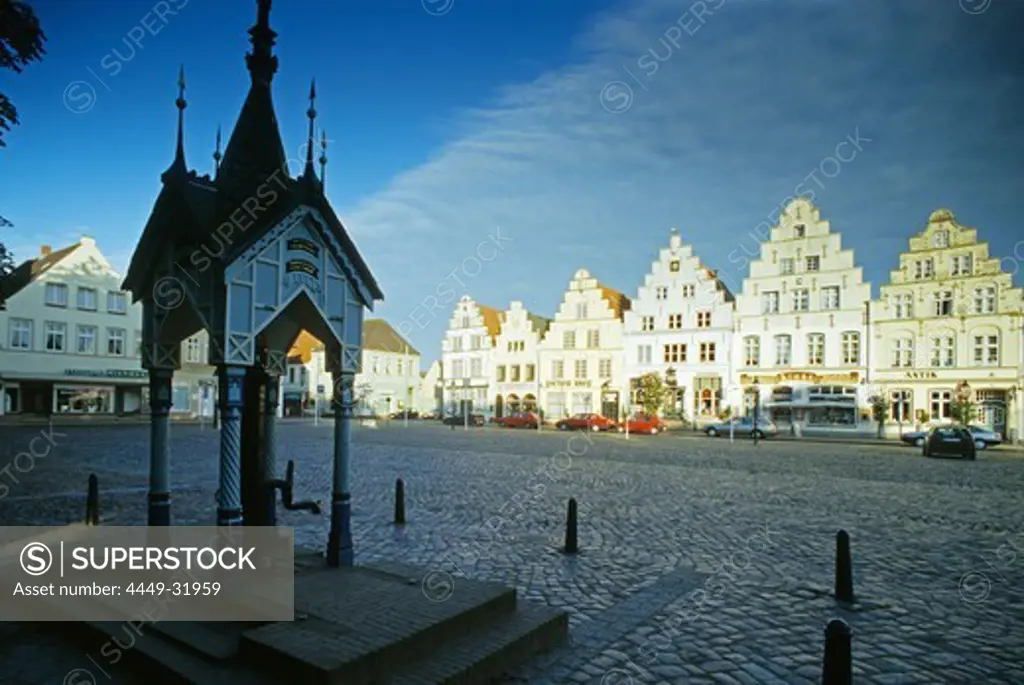 Dutch merchant houses with stepped gables at the market place, Friedrichstadt, Eiderstedt peninsula, North Friesland, Schleswig-Holstein, Germany