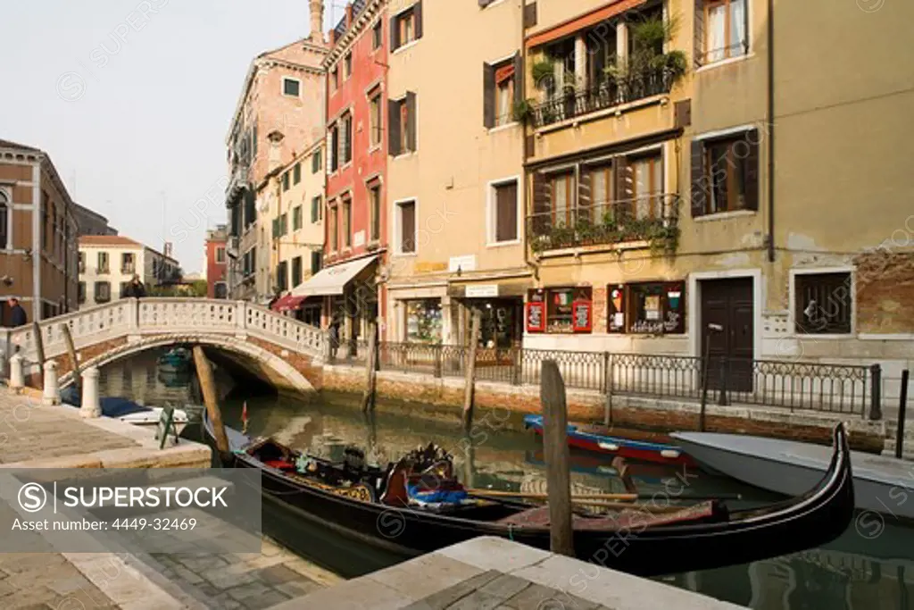 Houses and shops along a narrow canal, Fondamenta dei Frari, Venice, Italy, Europe