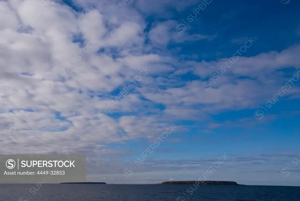 Nature reserve with small islands Lilla Karlso, on the right, and Stora Karlsoe, on the left, Djauvik, Gotland, Scandinavia, Sweden, Europe