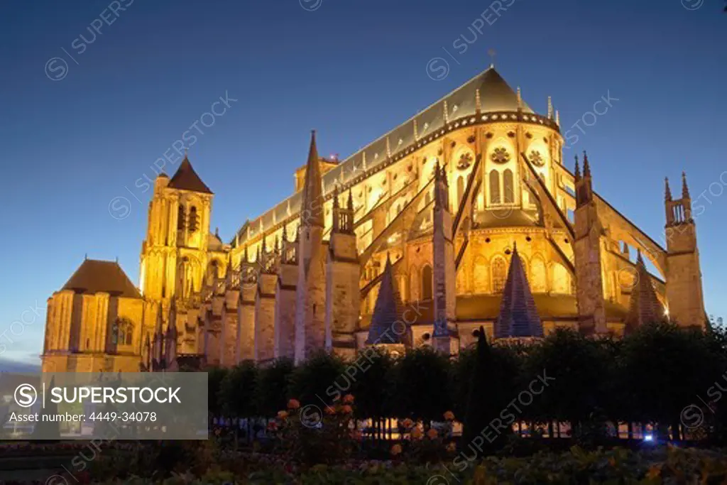 Saint Stephen's cathedral in Bourges in the Evening, Old city of Bourges, The Way of St. James, Chemins de Saint Jacques, Via Lemovicensis, Bourges, Dept. Cher, Région Centre, France, Europe