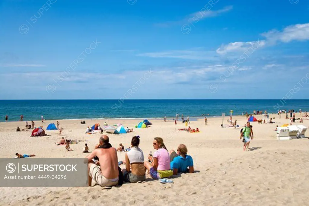People on beach, Wenningstedt, Sylt Island, Schleswig-Holstein, Germany