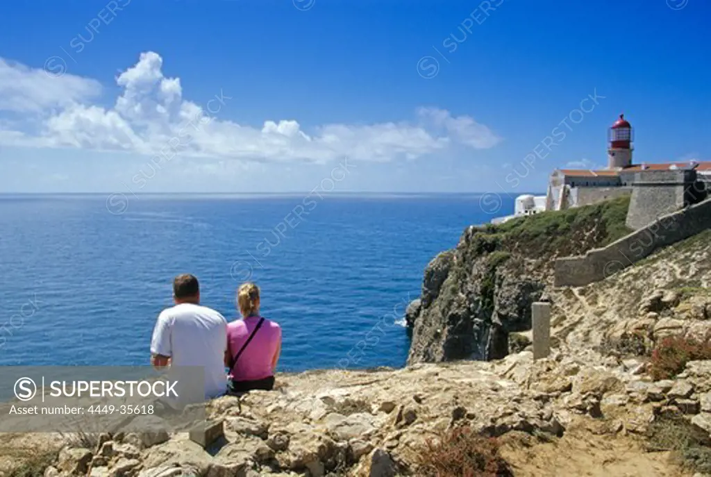 People looking at the lighthouse at Cabo de Sao Vicente, Algarve, Portugal, Europe